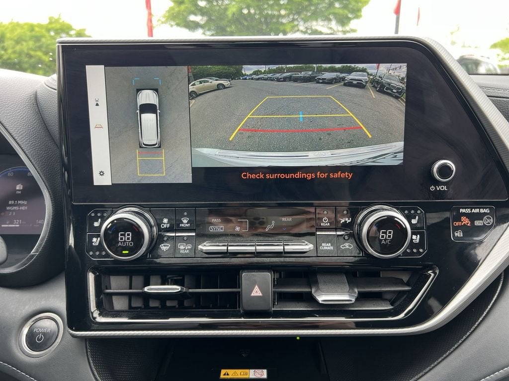 2025 Toyota Highlander Hybrid Platinum