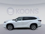 2025 Toyota Highlander Hybrid Platinum