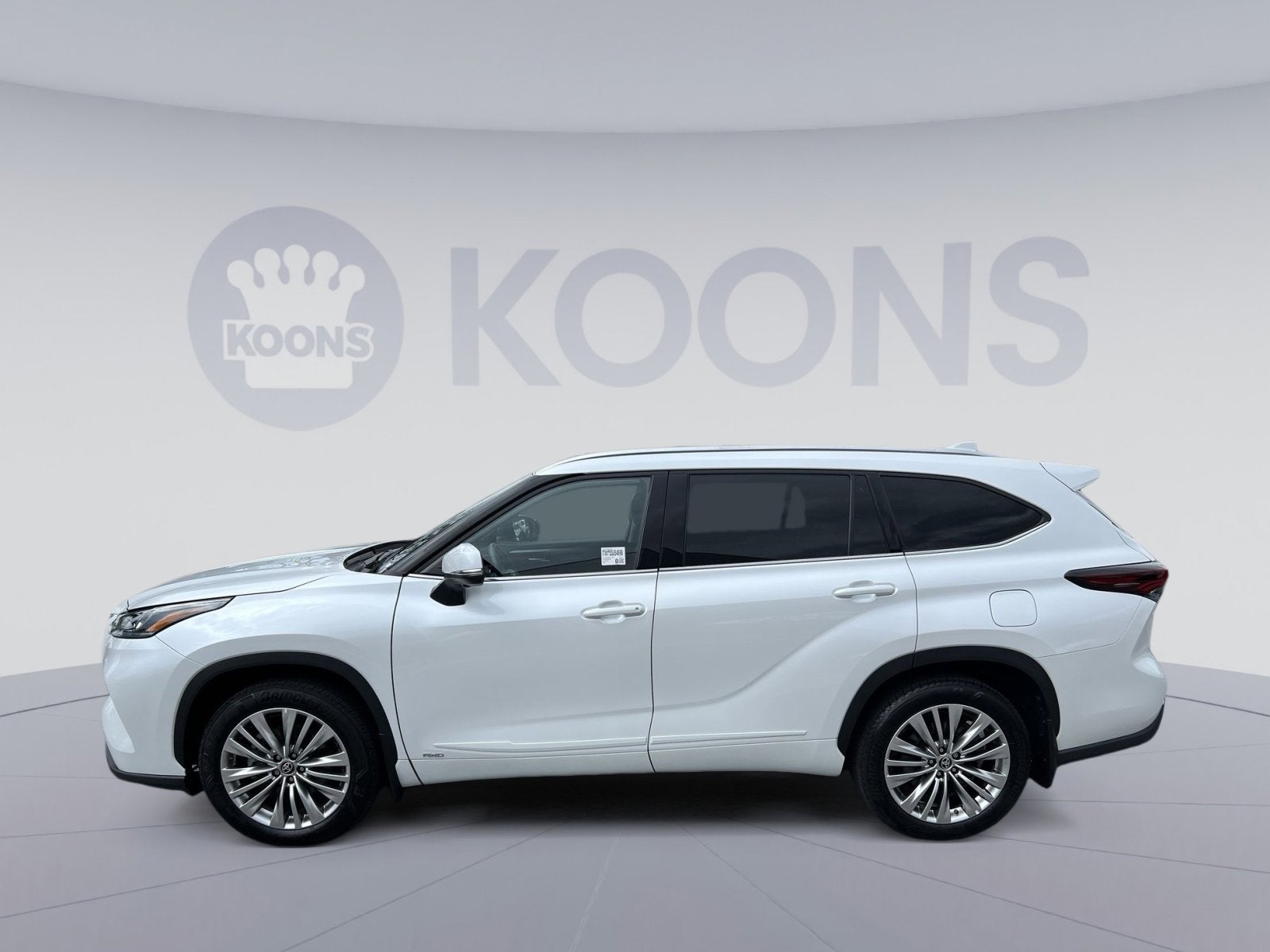 2025 Toyota Highlander Hybrid Platinum