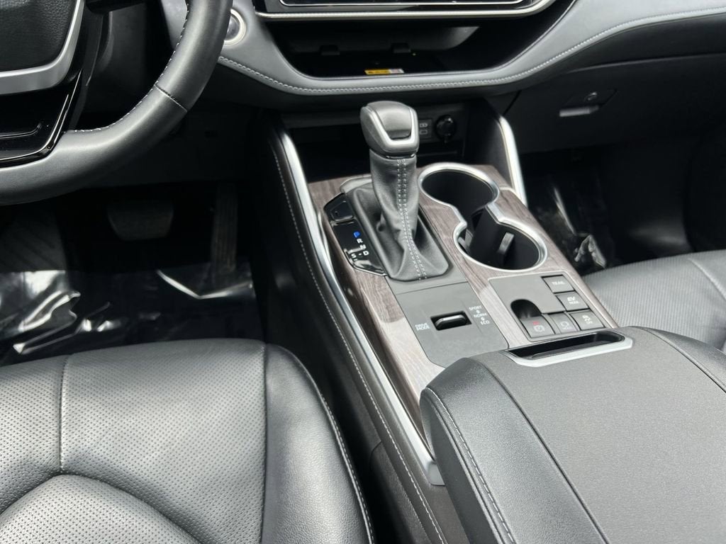 2025 Toyota Highlander Hybrid Platinum