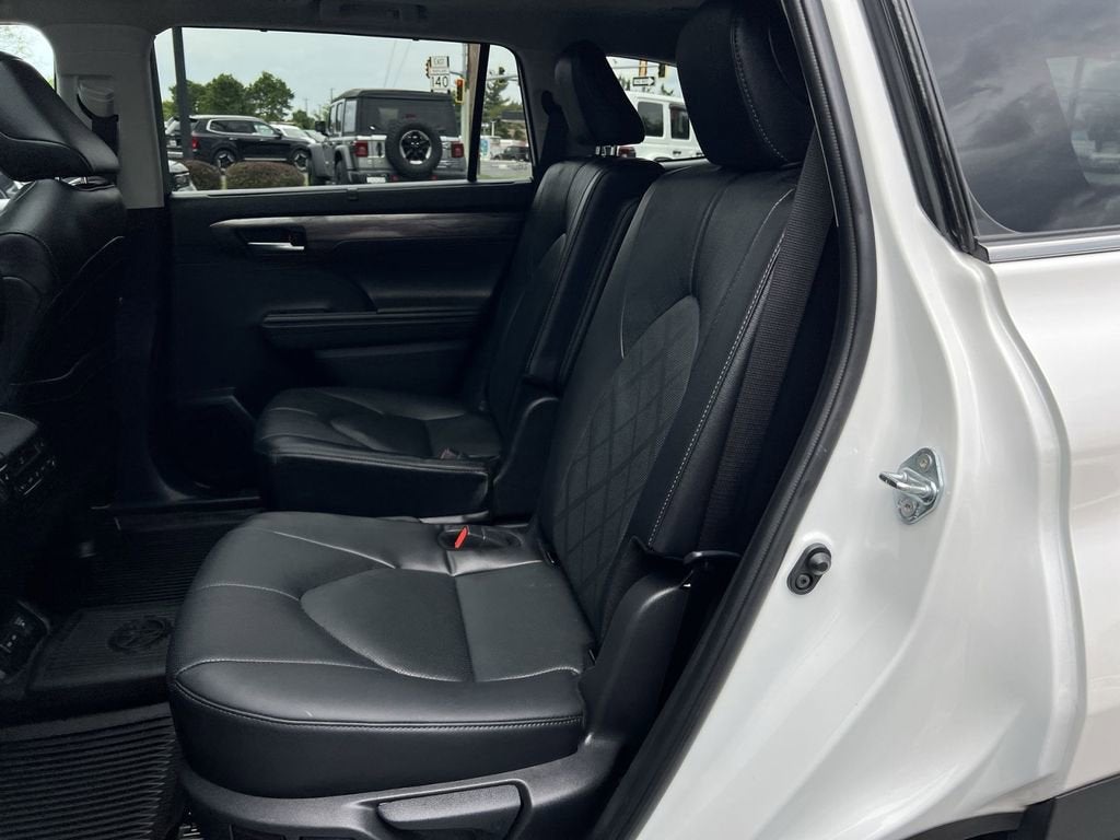 2025 Toyota Highlander Hybrid Platinum