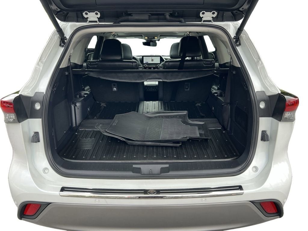 2025 Toyota Highlander Hybrid Platinum