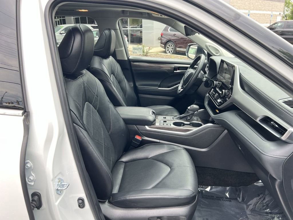 2025 Toyota Highlander Hybrid Platinum