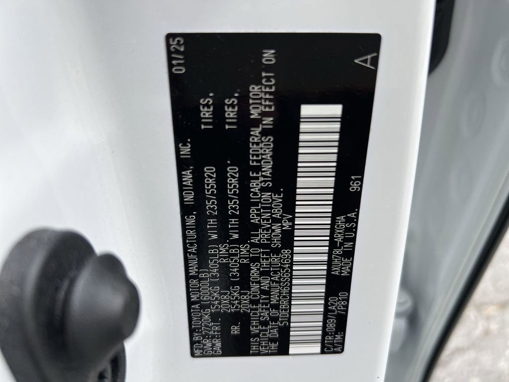 2025 Toyota Highlander Hybrid Platinum