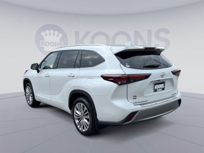 2025 Toyota Highlander Hybrid Platinum