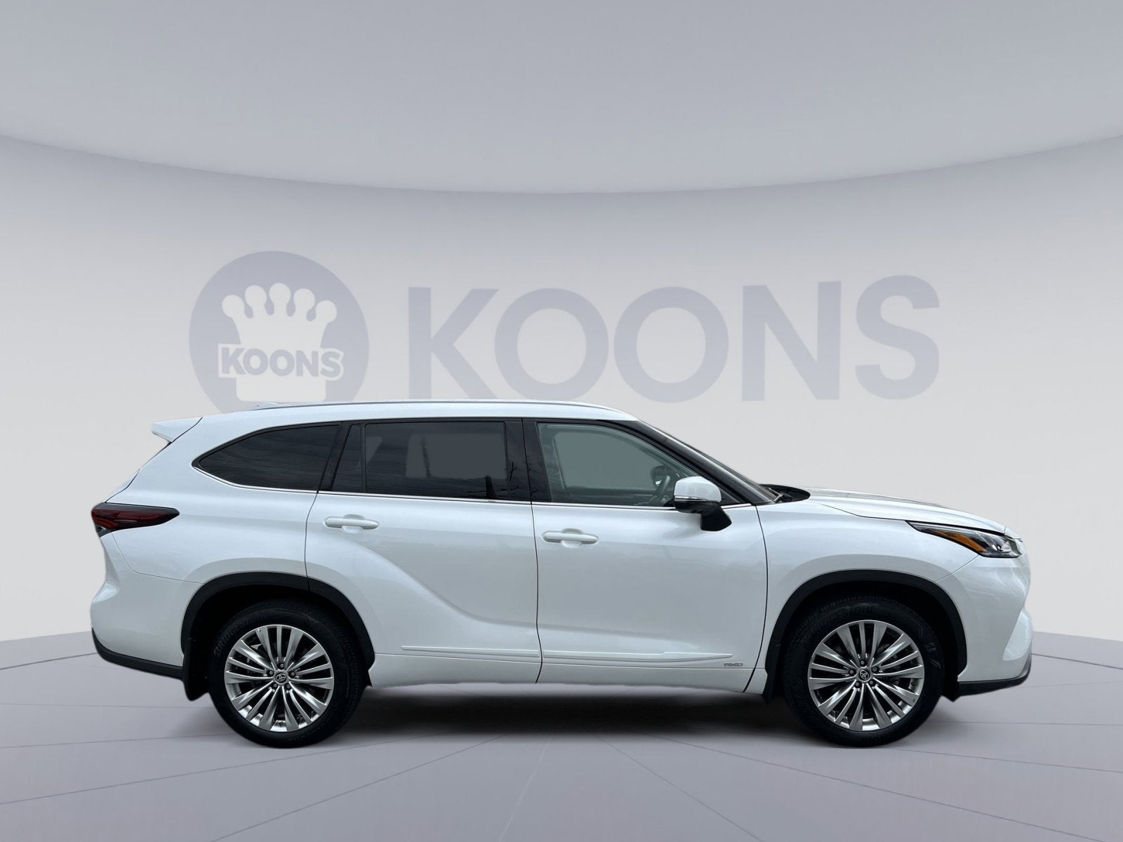2025 Toyota Highlander Hybrid Platinum