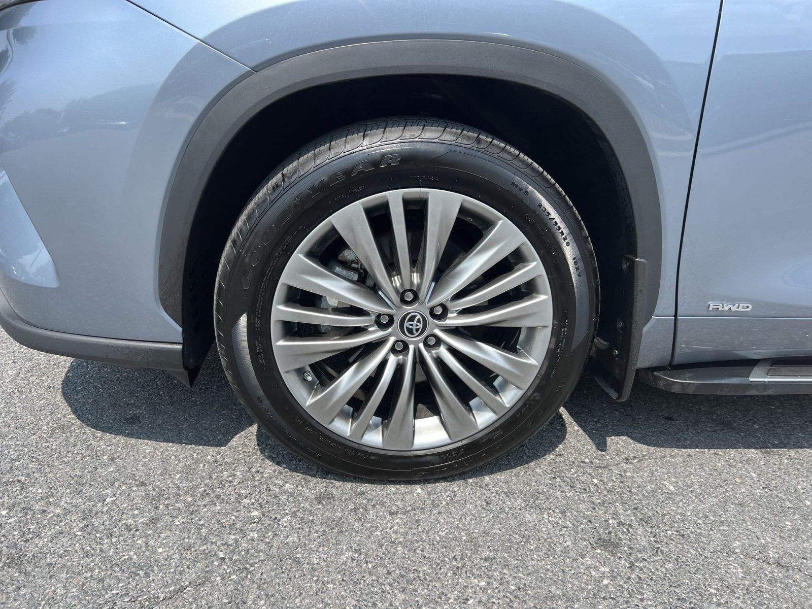 2023 Toyota Highlander Hybrid Platinum