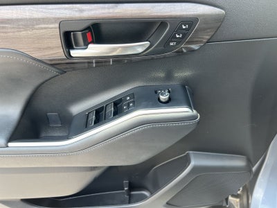 2023 Toyota Highlander Hybrid Platinum