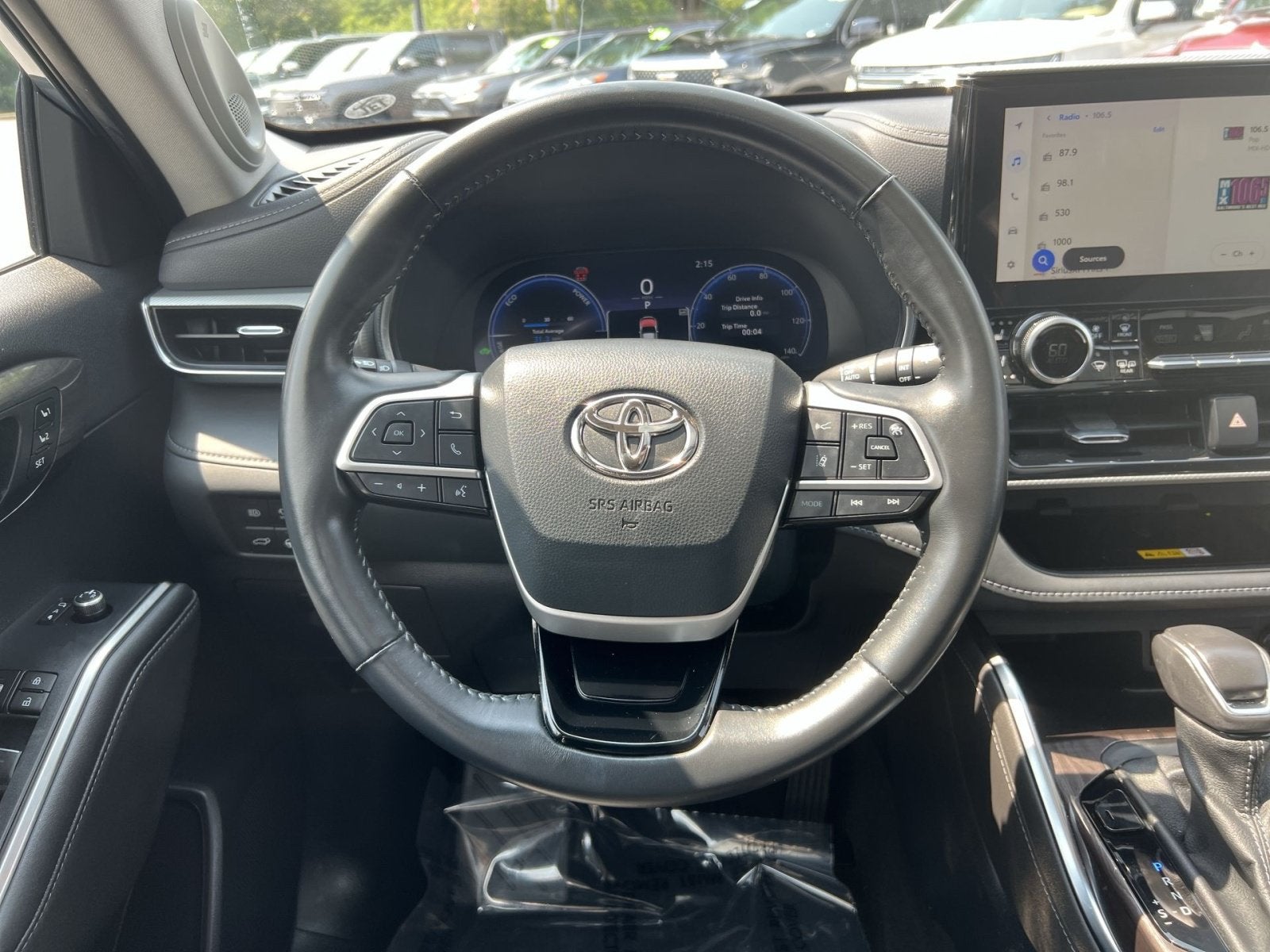 2023 Toyota Highlander Hybrid Platinum