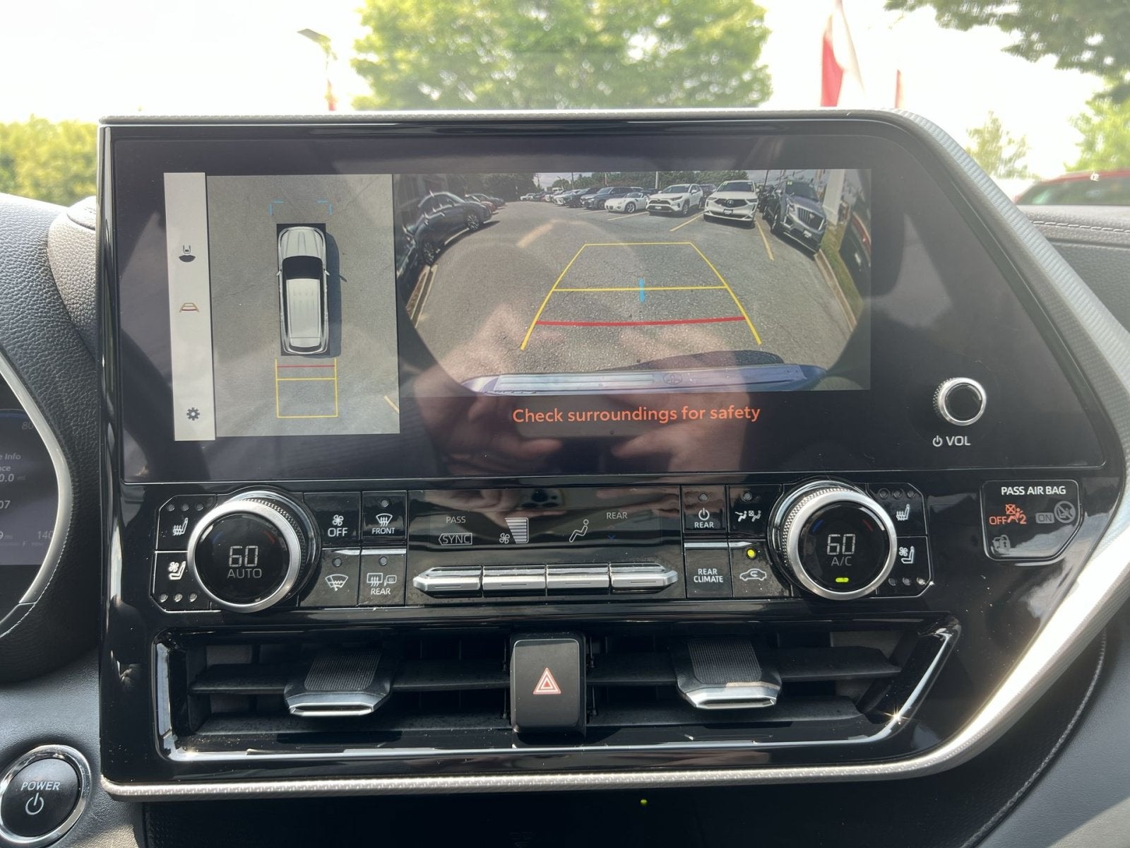 2023 Toyota Highlander Hybrid Platinum