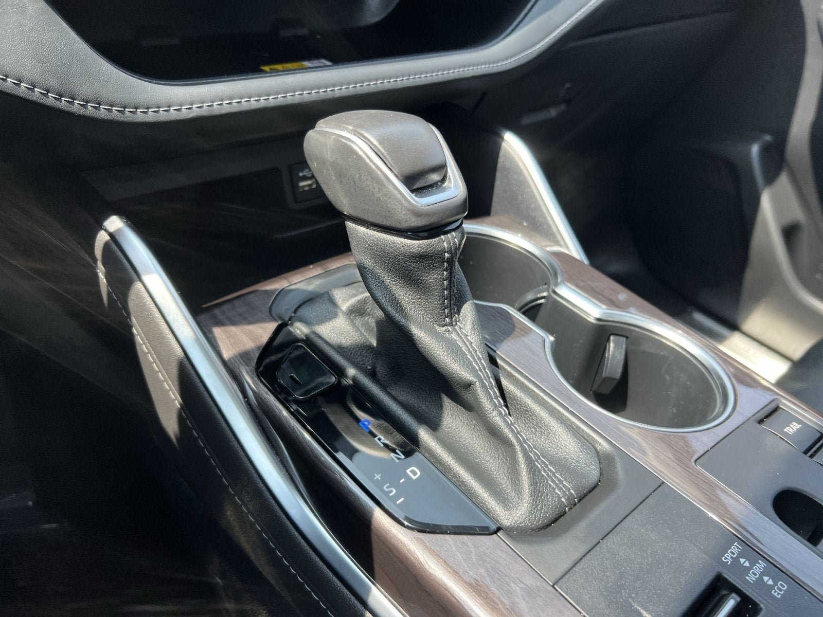 2023 Toyota Highlander Hybrid Platinum