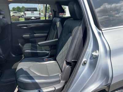 2023 Toyota Highlander Hybrid Platinum