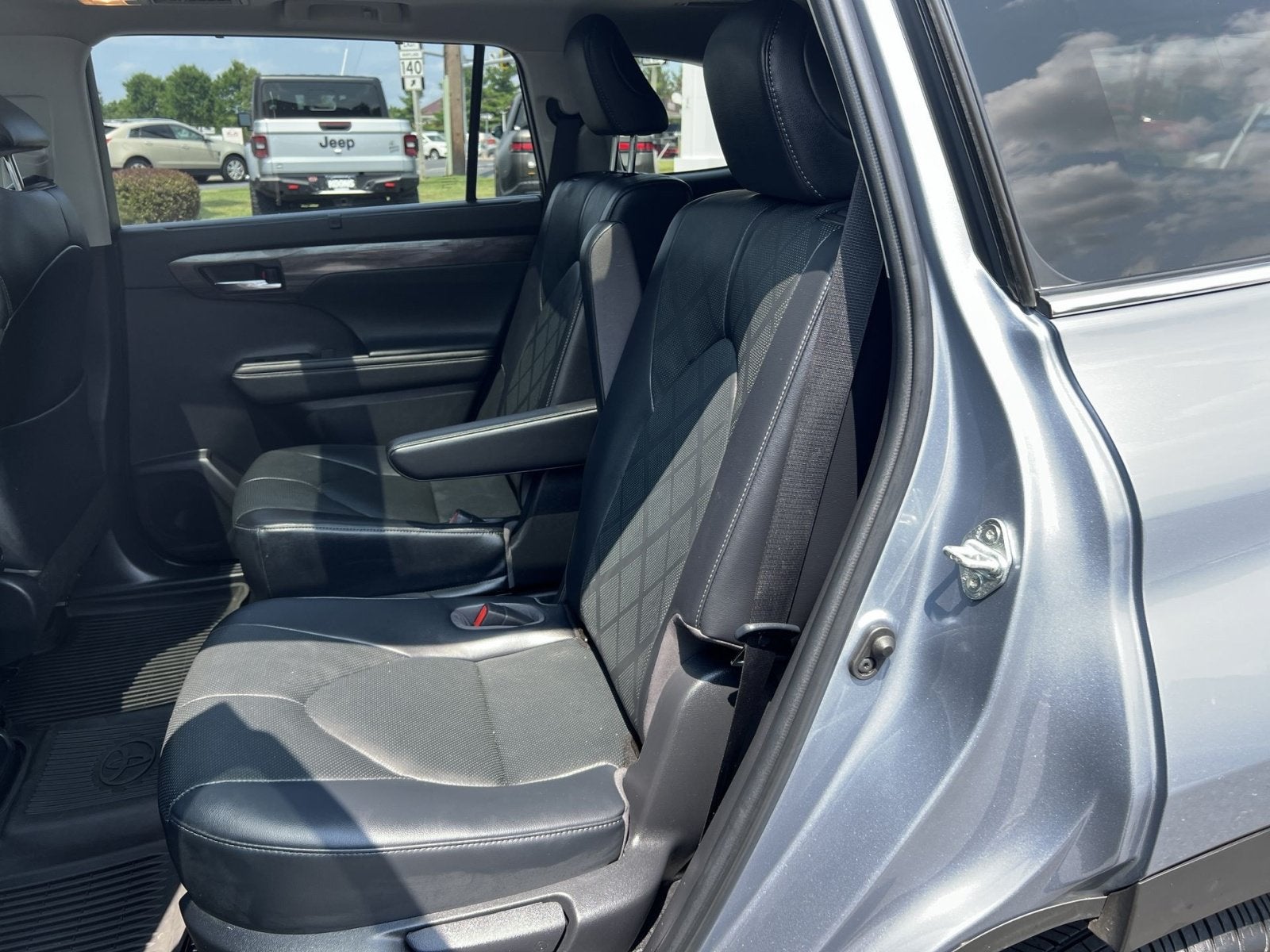 2023 Toyota Highlander Hybrid Platinum