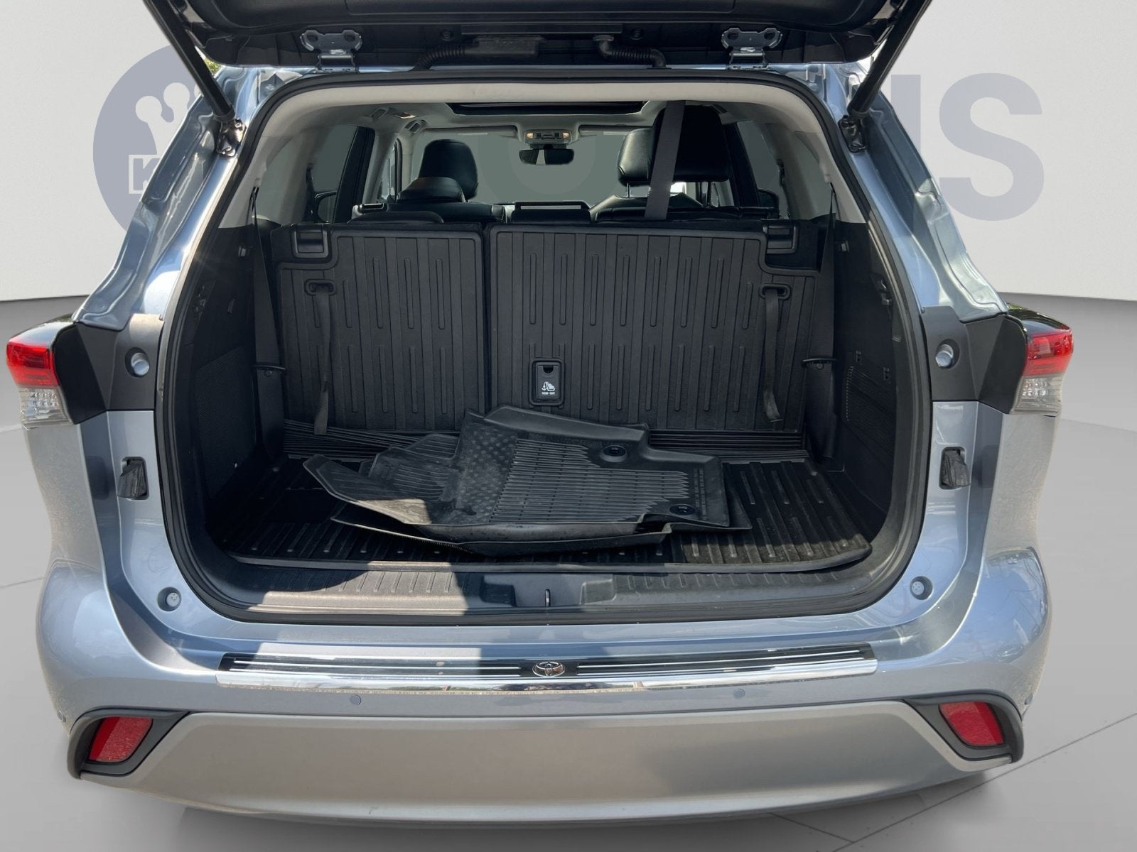 2023 Toyota Highlander Hybrid Platinum