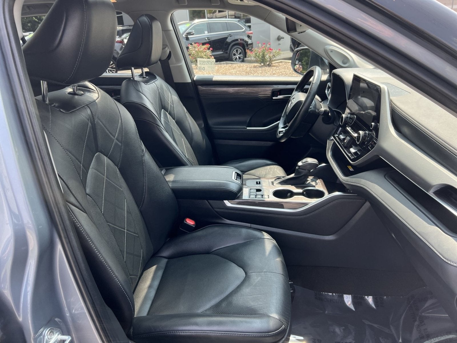 2023 Toyota Highlander Hybrid Platinum