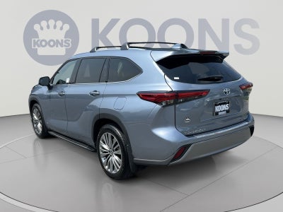 2023 Toyota Highlander Hybrid Platinum