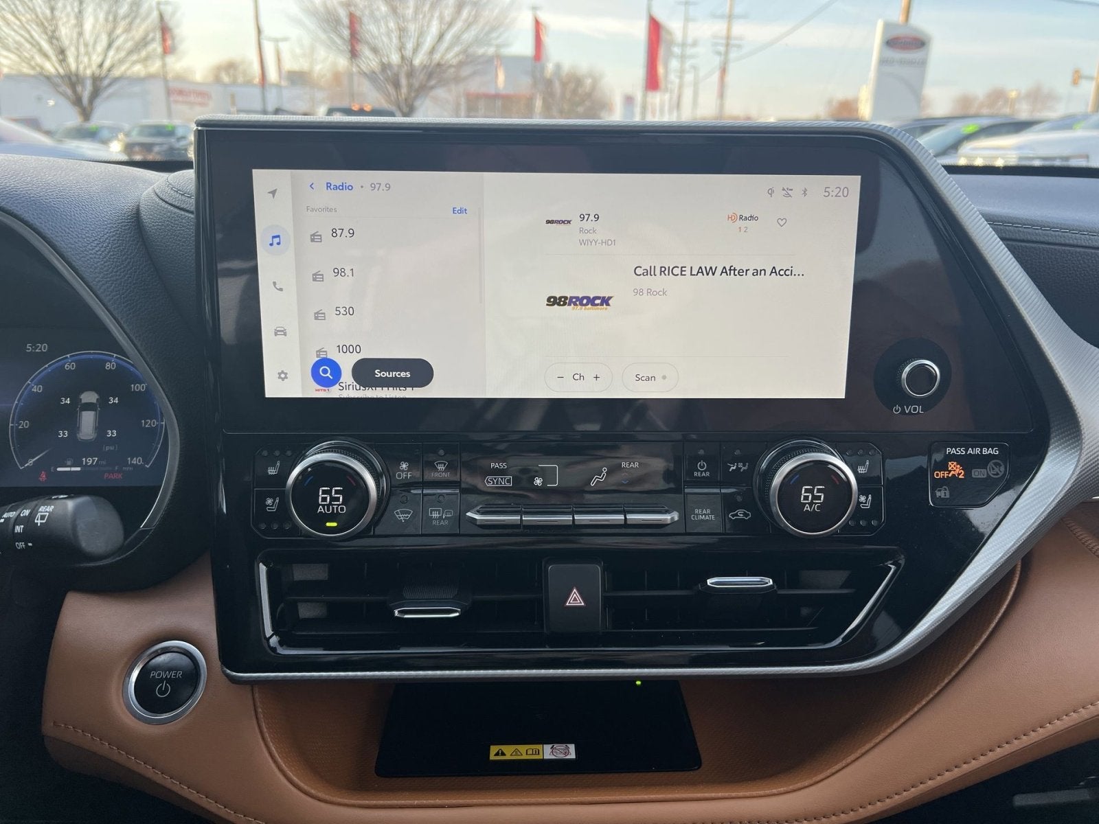 2024 Toyota Highlander Hybrid Platinum