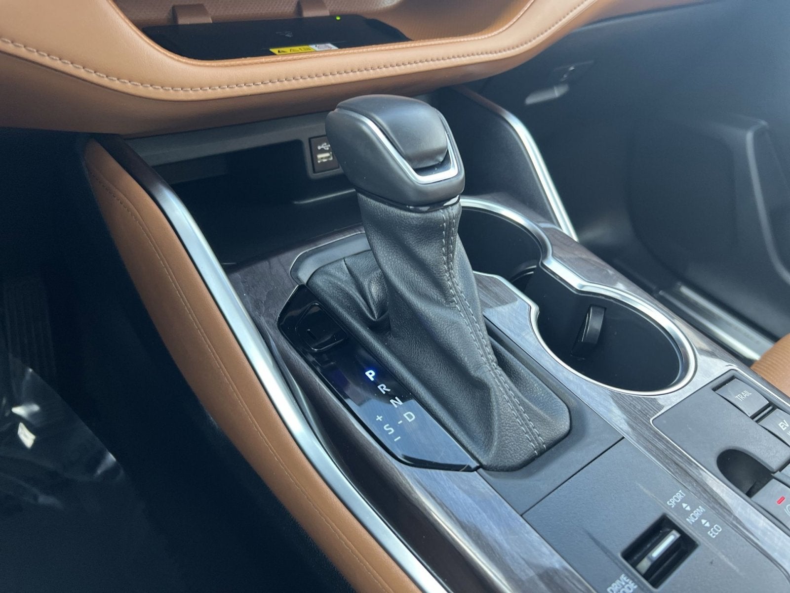 2024 Toyota Highlander Hybrid Platinum