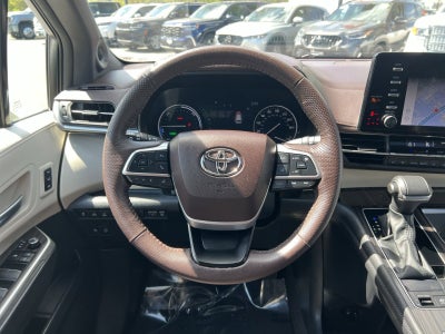 2024 Toyota Sienna Platinum