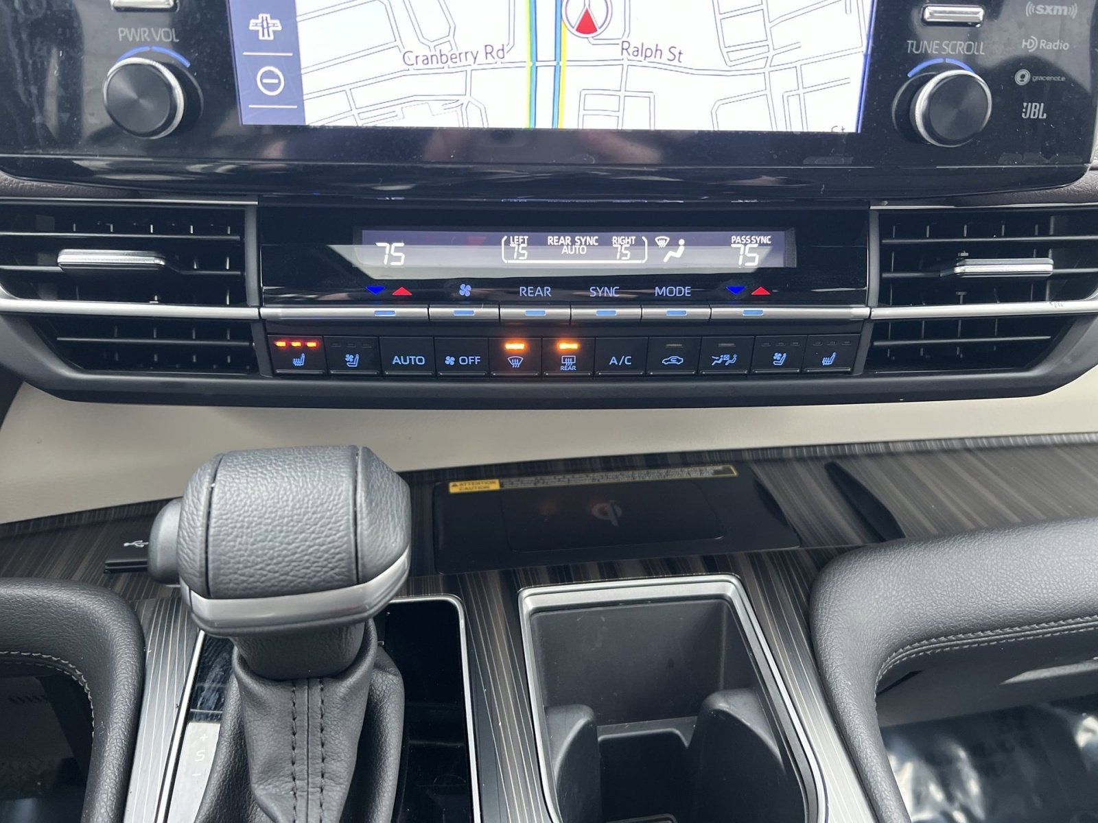 2023 Toyota Sienna Platinum