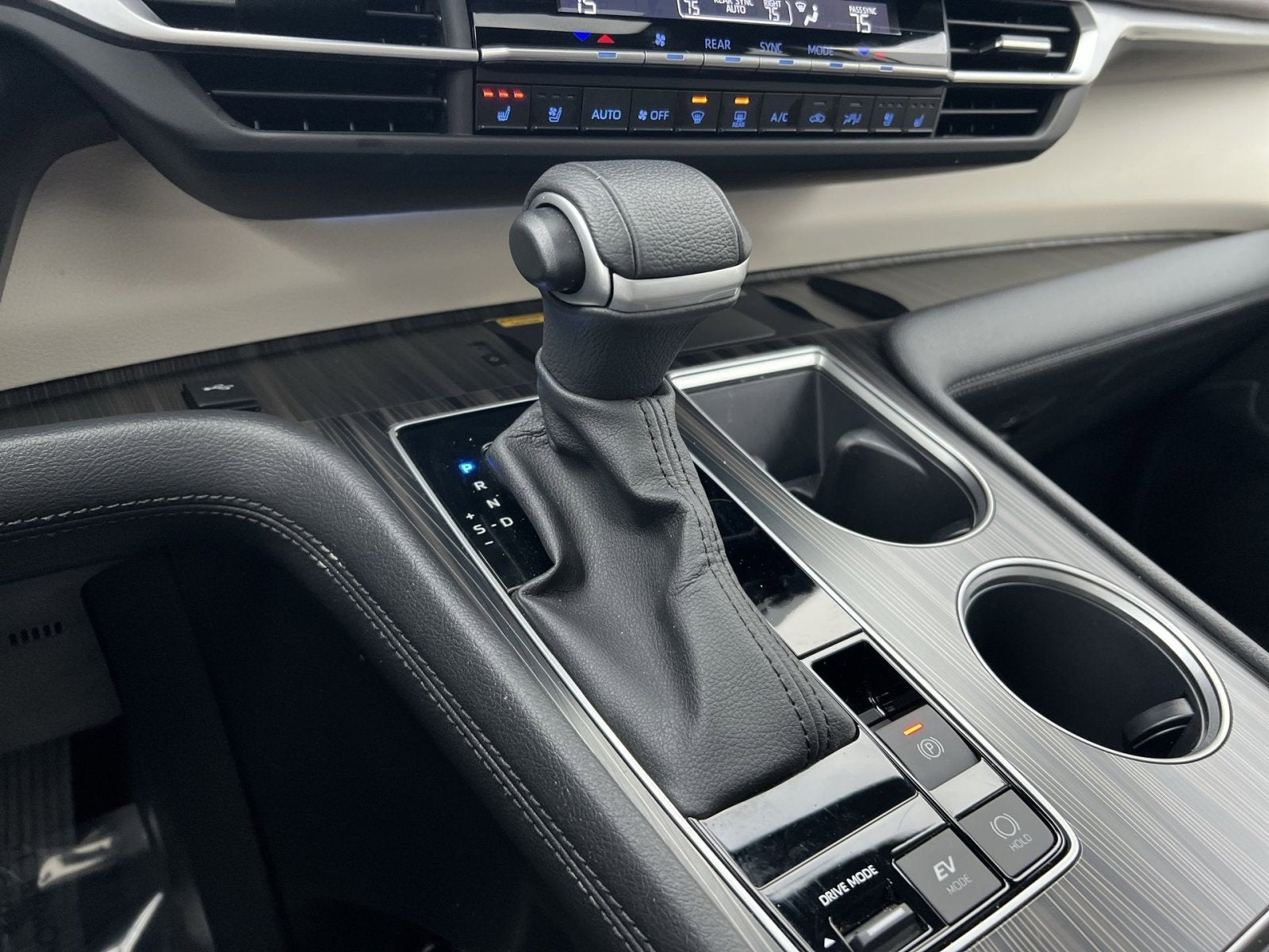 2023 Toyota Sienna Platinum