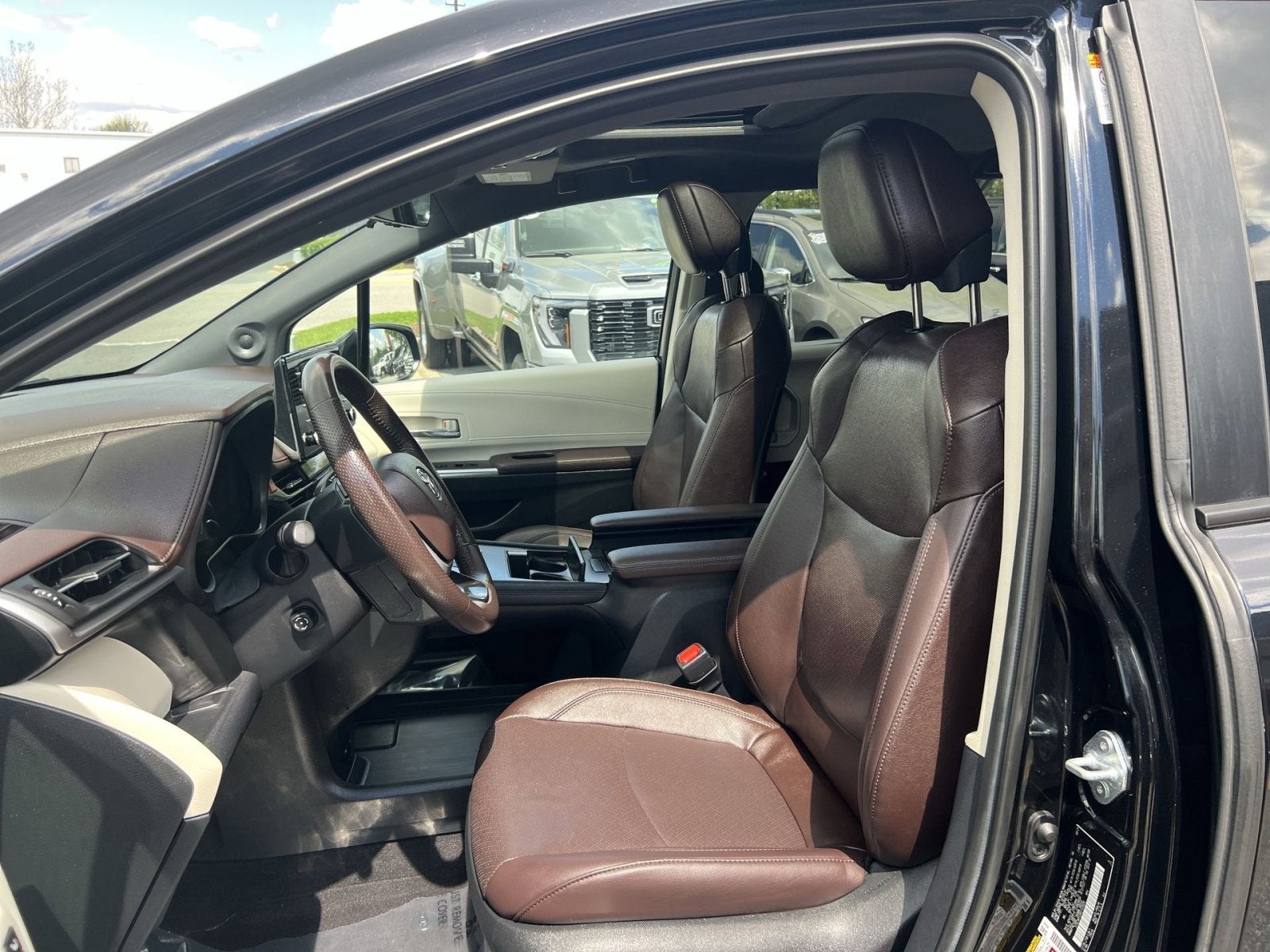 2024 Toyota Sienna Platinum