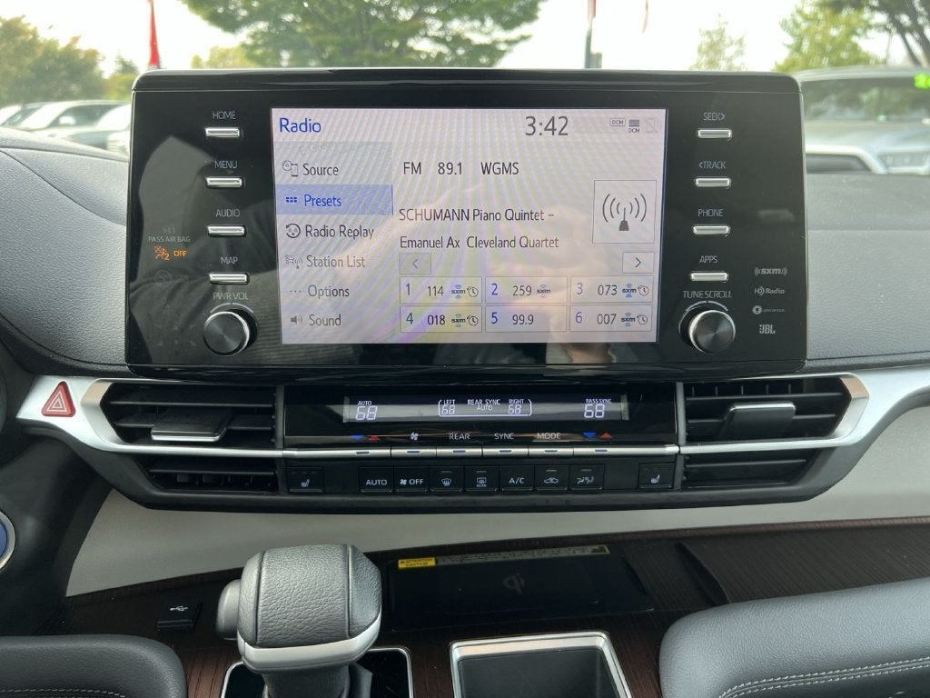 2022 Toyota Sienna XLE