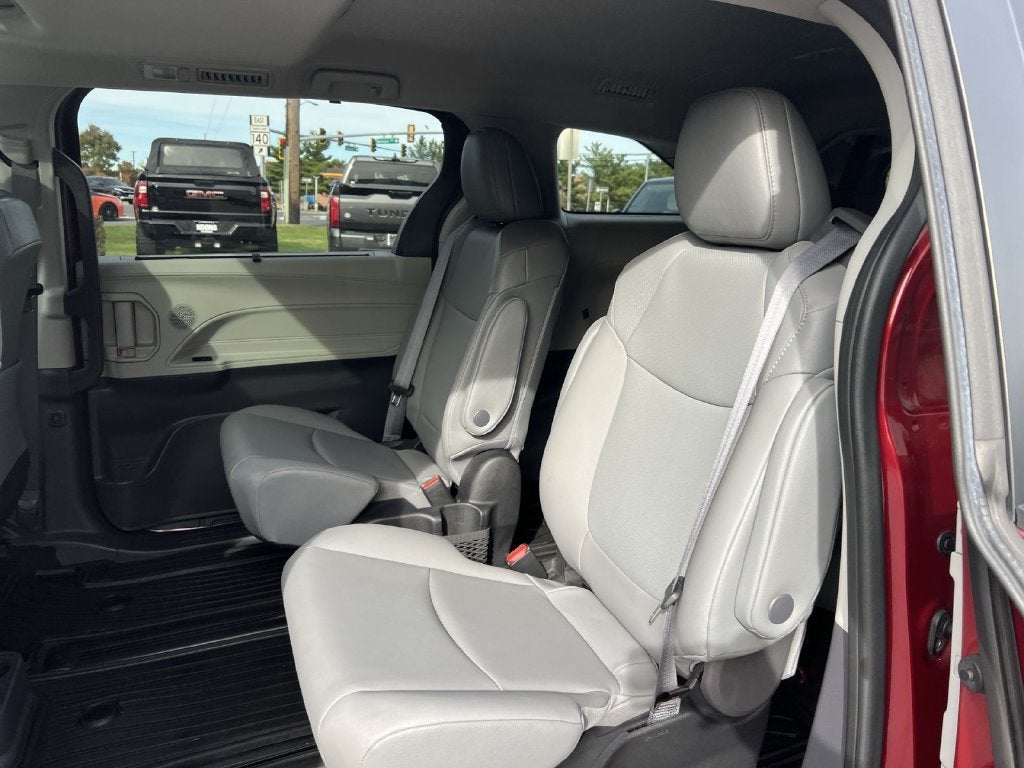 2022 Toyota Sienna XLE