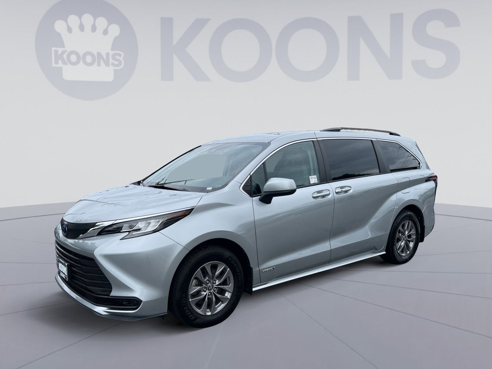 2021 Toyota Sienna LE 8-Passenger Hybrid FWD's photo