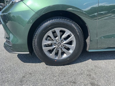 2022 Toyota Sienna LE
