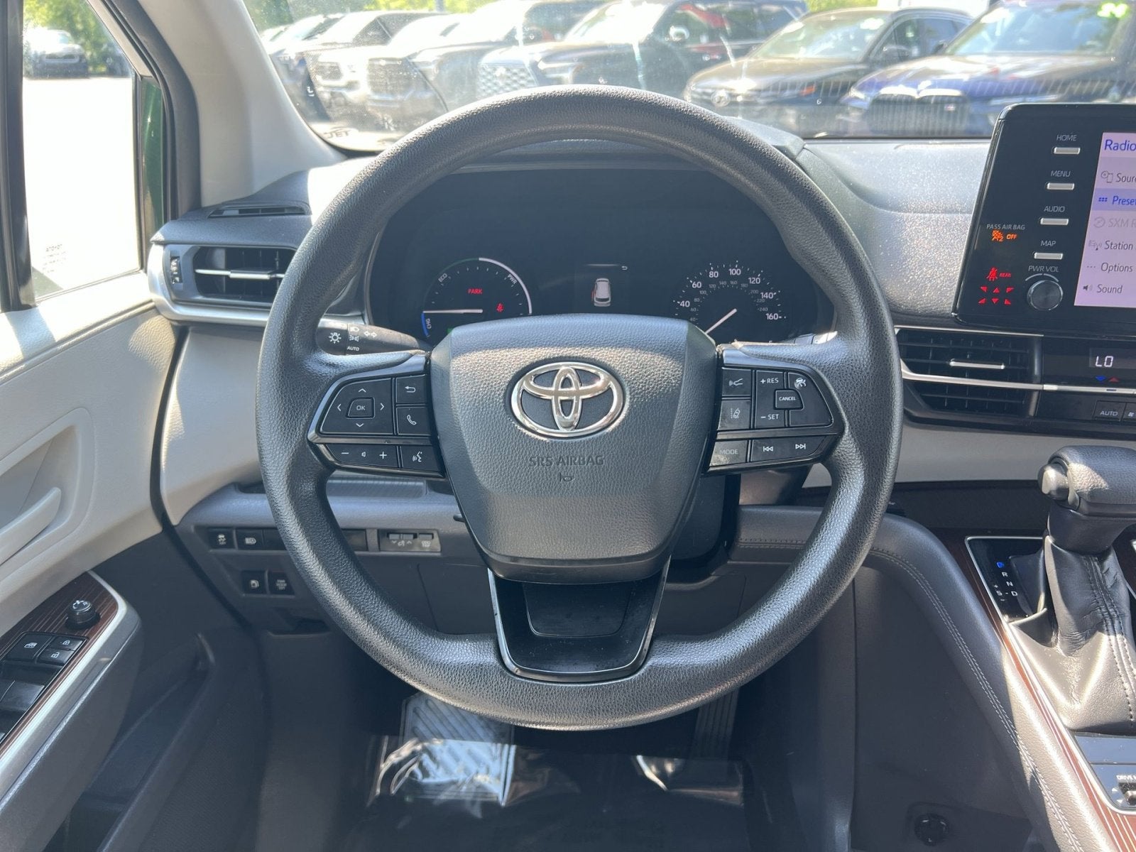 2022 Toyota Sienna LE