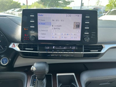 2022 Toyota Sienna LE
