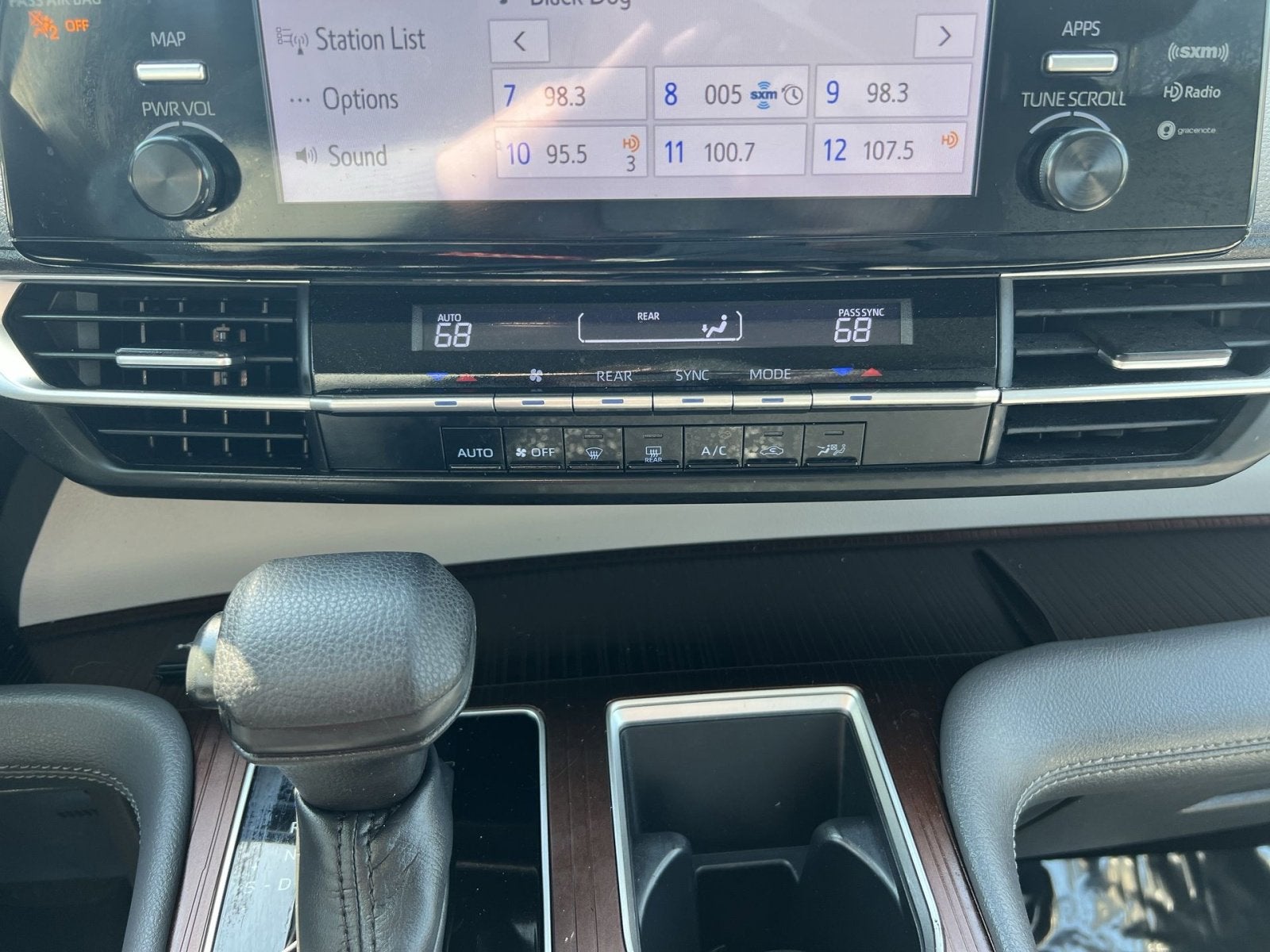 2022 Toyota Sienna LE