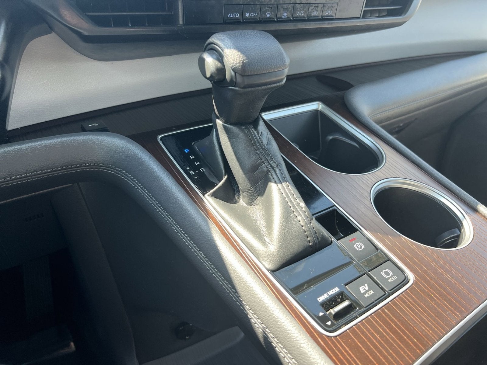 2022 Toyota Sienna LE