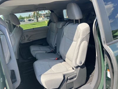 2022 Toyota Sienna LE