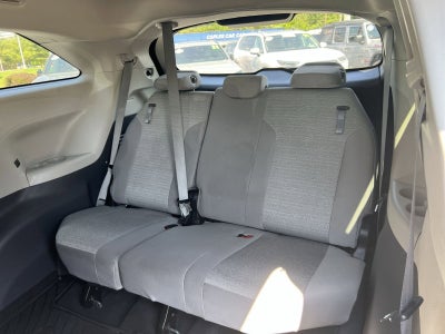 2022 Toyota Sienna LE