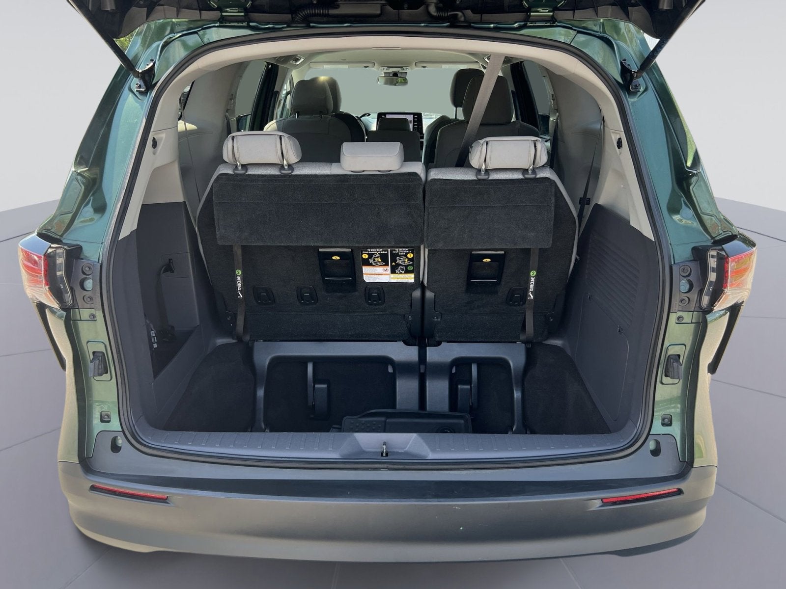 2022 Toyota Sienna LE