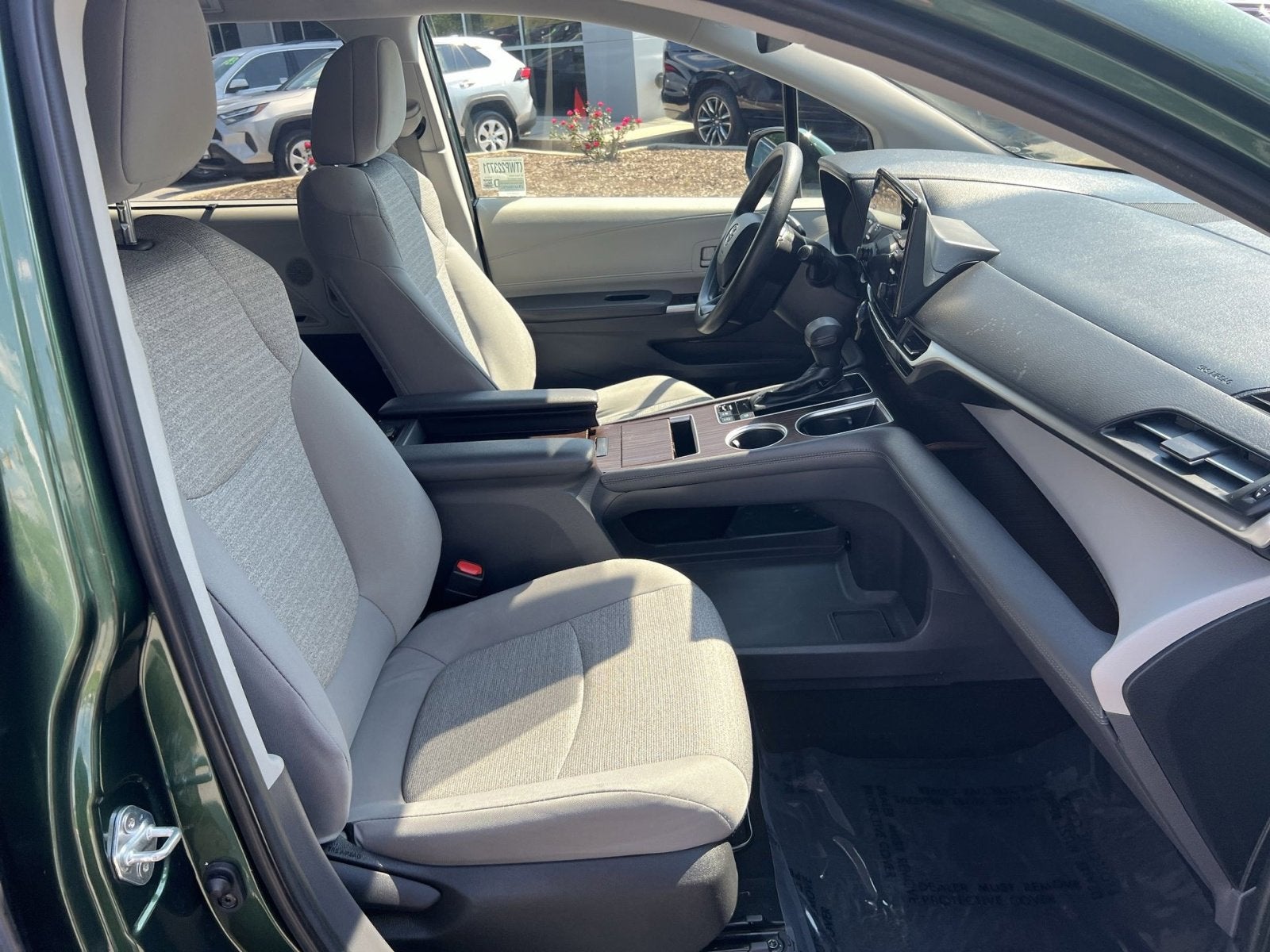 2022 Toyota Sienna LE