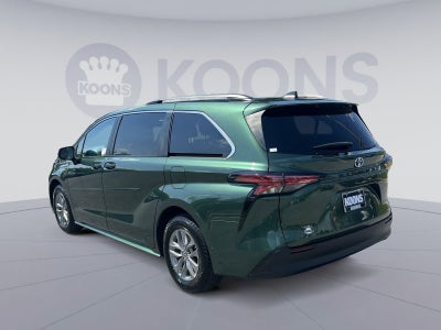 2022 Toyota Sienna LE