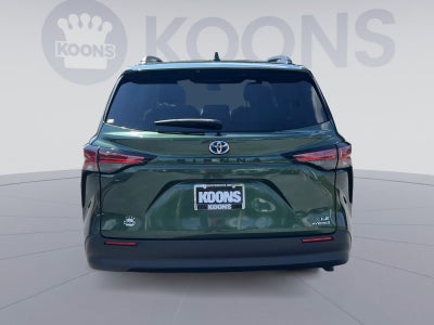2022 Toyota Sienna LE