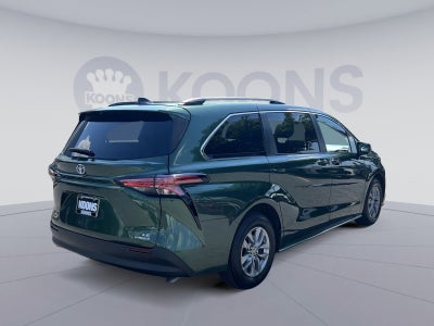 2022 Toyota Sienna LE