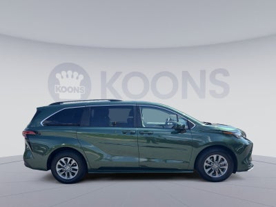 2022 Toyota Sienna LE