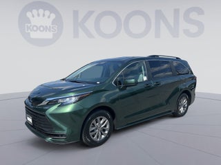 2022 Toyota Sienna LE