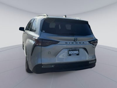 2023 Toyota Sienna LE