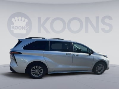 2023 Toyota Sienna LE