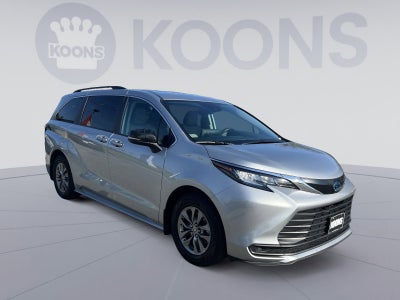 2023 Toyota Sienna LE