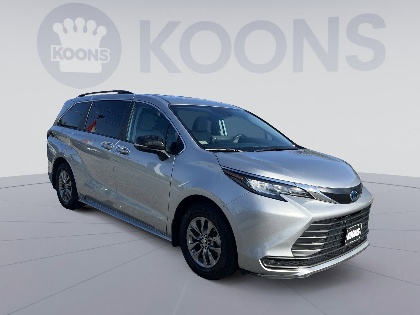 2023 Toyota Sienna LE