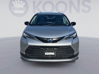 2023 Toyota Sienna LE