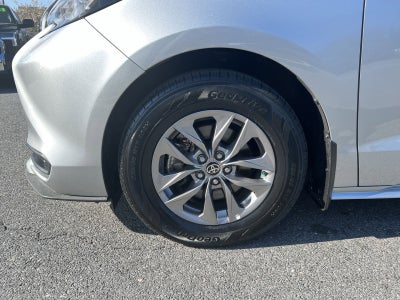 2023 Toyota Sienna LE