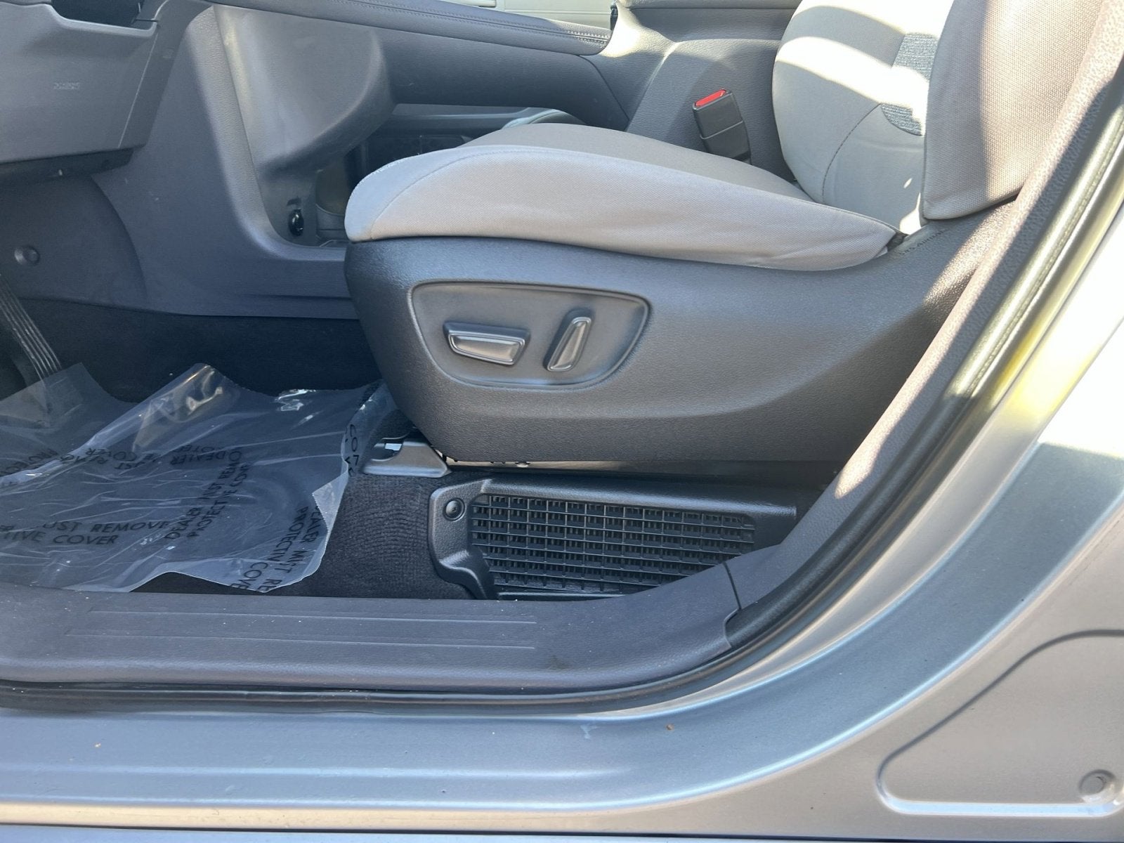 2023 Toyota Sienna LE